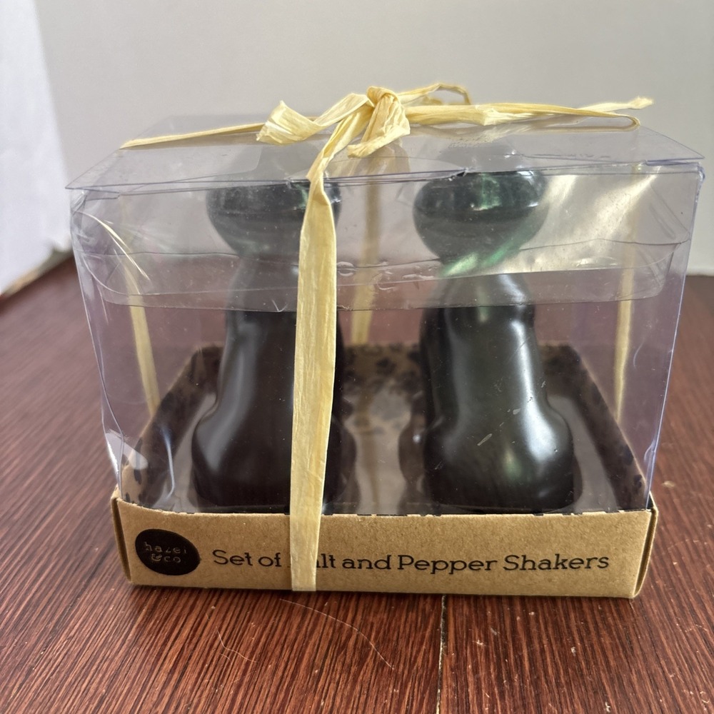 Hazel & Co Set Of 2 Ceramic Black Dogs Salt & Pepper Shakers New in Box - Picture 3 of 7